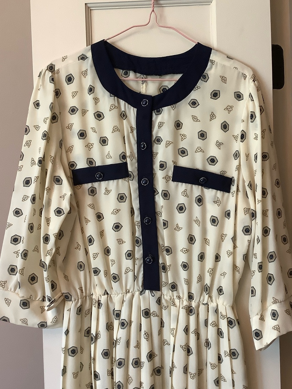 Vintage Retro Cream Printed Casual Midi Dress with Navy Trim - Picture 2 of 7